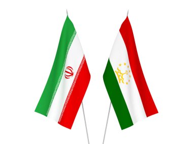 Beyaz arka planda İran ve Tacikistan 'ın ulusal kumaş bayrakları izole edildi. 3d resimleme.