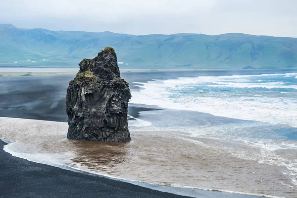 Praia Reynisfjara Com Rochas Costa Sul Islândia — Fotografia de Stock