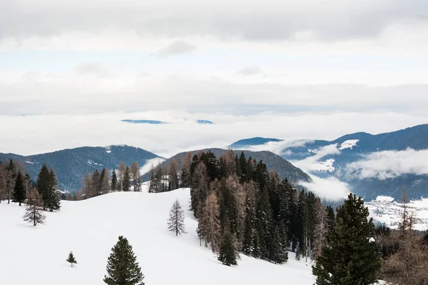 Mglisty Poranek Górach Zimą Alpy Dolomity Włochy — Zdjęcie stockowe