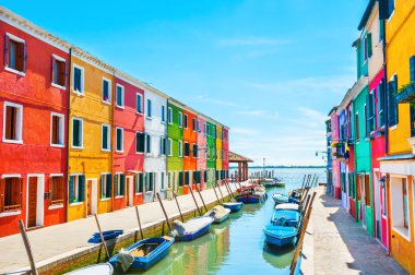 Doğal kanal renkli binalar Burano Adası, Venedik, İtalya