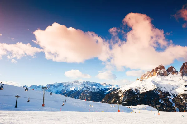 Ski Lift Och Backe Val Fassa Skidorten Vinter Dolomit Alperna — Stockfoto