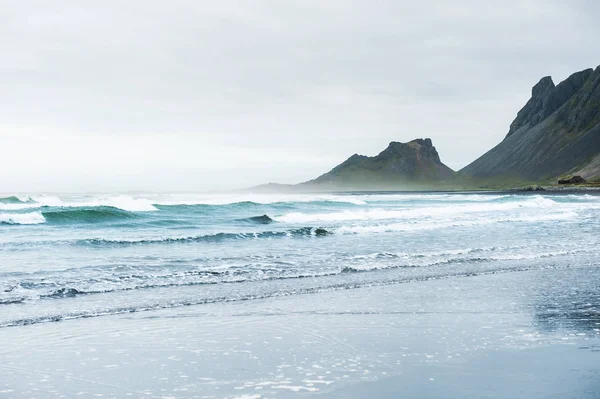 Κύματα Στις Ακτές Των Ατλαντικό Ωκεανό Νότια Ισλανδία — Φωτογραφία Αρχείου