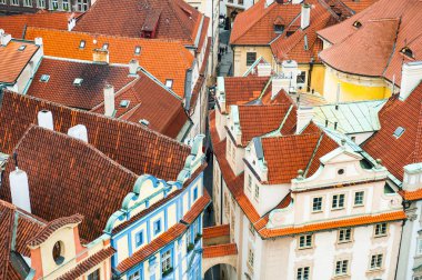 Prague, Çek Cumhuriyeti ile geleneksel kırmızı evler çatı