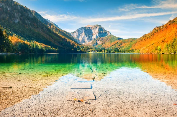 Piękne Jezioro Vorderer Langbathsee Góry Alpy Austria Jesienny Krajobraz — Zdjęcie stockowe