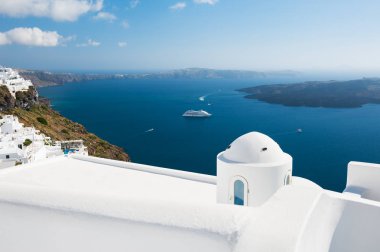Santorini Island, Yunanistan beyaz mimarisinde. Güzel yaz manzara, Deniz Manzaralı.