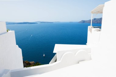 Santorini Island, Yunanistan beyaz mimarisinde. Güzel yaz manzara, Deniz Manzaralı.