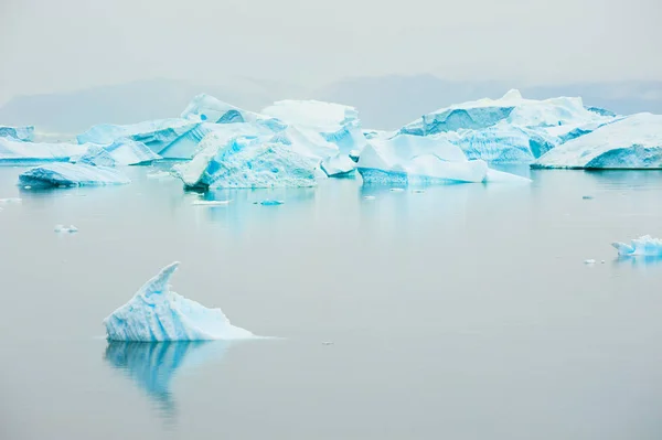 Icebergs Azuis Oceano Atlântico Oeste Gronelândia — Fotografia de Stock