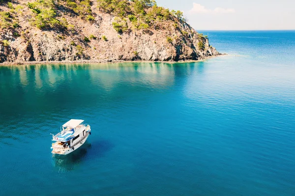 Hermosa Costa Marina Con Agua Turquesa Cerca Kemer Turquía Paisaje — Foto de Stock