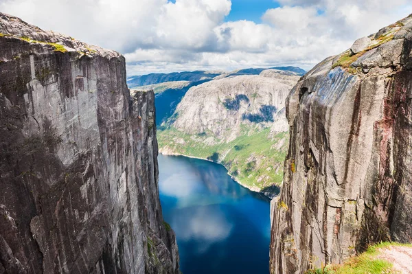 Lysefjord Kjerag 山的看法 著名地标在挪威 夏季景观 — 图库照片