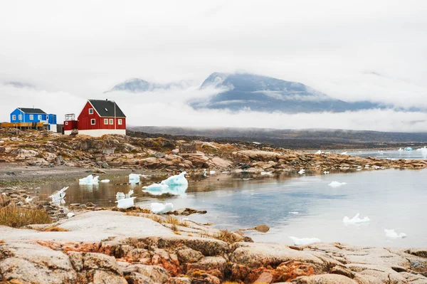 Góry Lodowe Brzegu Oceanu Atlantyckiego Wieś Saqqaq Grenlandia — Zdjęcie stockowe