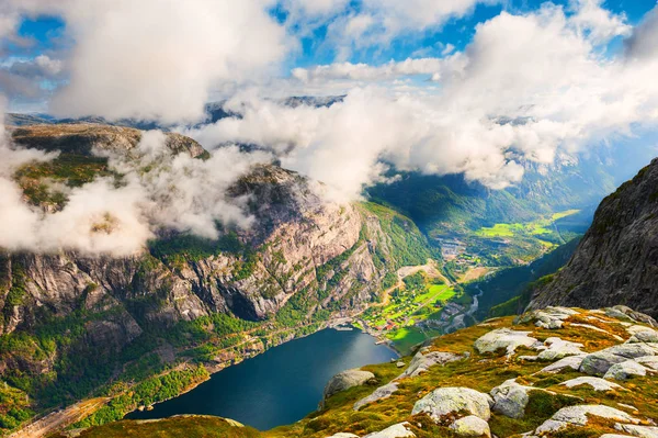 Lysefjord Kjerag Dağ Norveç Üzerinden Bir Bakış Yaz Manzara — Stok fotoğraf