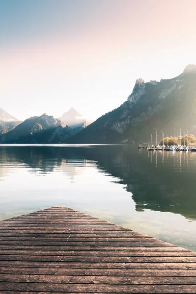 阿尔卑斯山的 Traunsee 奥地利 秋季景观 — 图库照片