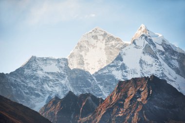 Görünümünde Mount Kangtega gündoğumu, Himalaya Dağları, Nepal. Everest Saha Kampı trek, Sagarmatha Milli Parkı