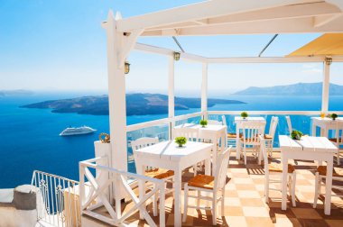 Deniz Manzaralı Teras Cafe. Santorini Island, Yunanistan