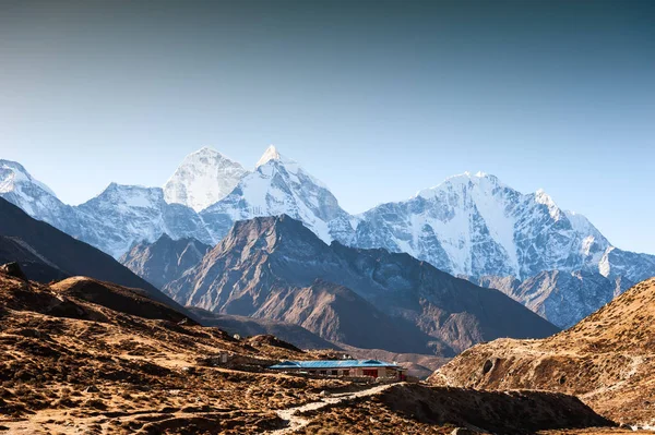 Widok Mount Kangtega Mount Thamserku Wschodzie Słońca Himalajach Nepal Trek — Zdjęcie stockowe