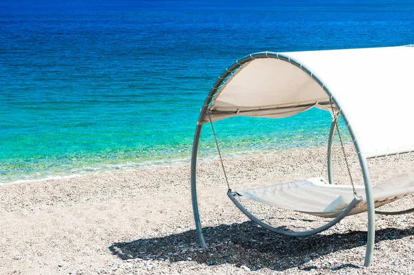ケメル トルコの海の近くのビーチの Chaise のラウンジ 旅行や休暇 — ストック写真
