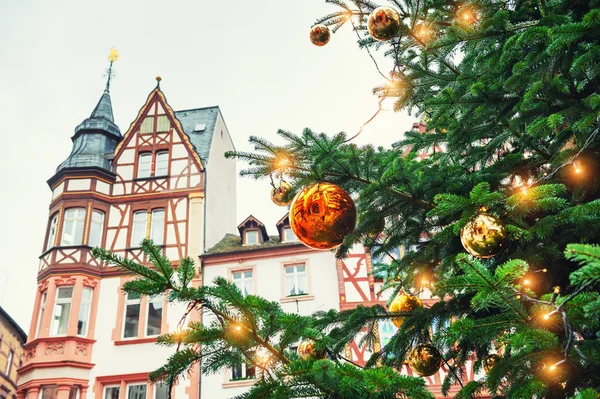 Рождественская Елка Золотыми Шариками Рыночной Площади Бернкастель Кус Германия — стоковое фото