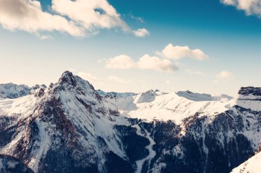 Kış Dolomit Alpleri'nde Kayak Merkezi. Val Di Fassa, İtalya