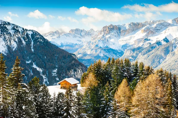 Trähus Vinter Bergen Dolomit Alperna Val Fassa Italien — Stockfoto