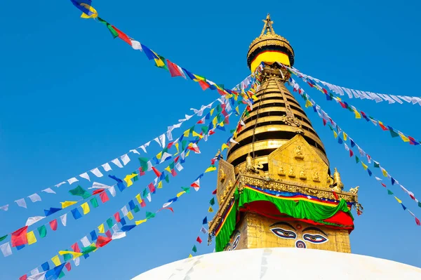 Stupa Flagami Modlitewnymi Kolorowe Świątynię Swayambhunath Kathmandu Nepal — Zdjęcie stockowe