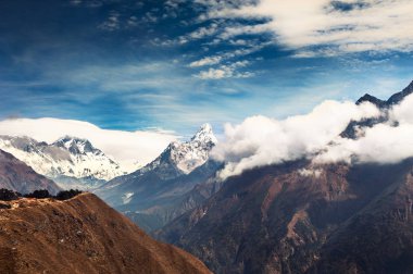 Mount Ama Dablam Himalayalar, Nepal görünümünü. Everest Saha Kampı trek, Sagarmatha Milli Parkı