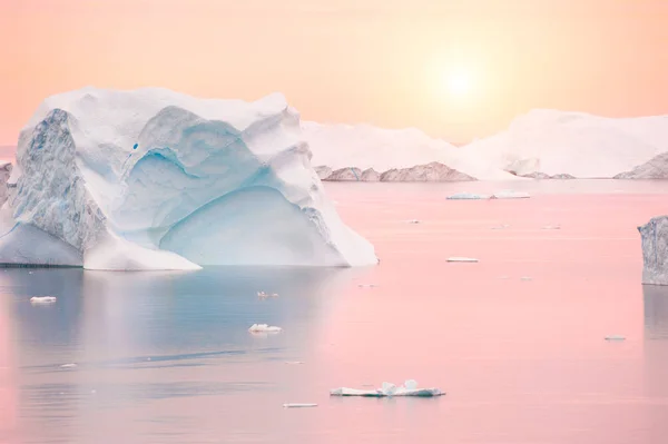 Icebergs Oceano Atlântico Pôr Sol Oeste Gronelândia — Fotografia de Stock