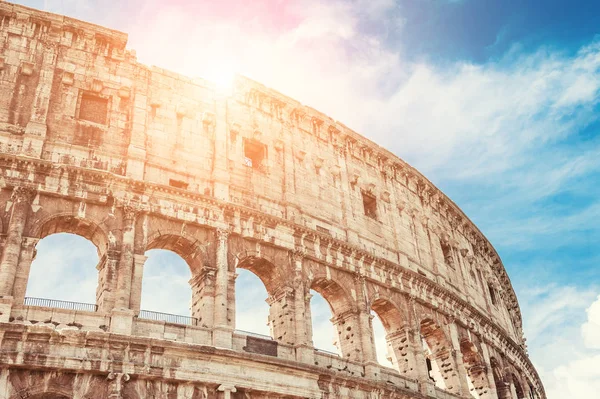 Colosseum Tegen Blauwe Hemel Rome Italië — Stockfoto