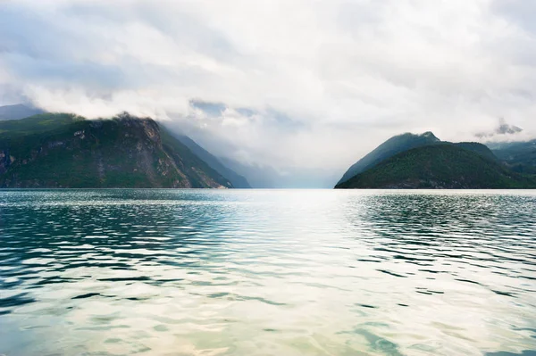 Fjord Noorwegen Regen Bij Zonsondergang Zomer Landschap — Stockfoto