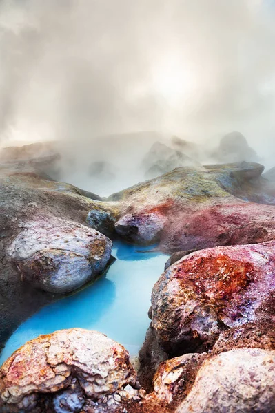 Sol de Manana gejzíry a fumarol v Altiplano, Bolívie — Stock fotografie