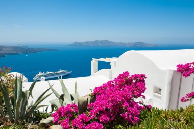 Yunanistan 'ın Santorini adasında beyaz mimari. 