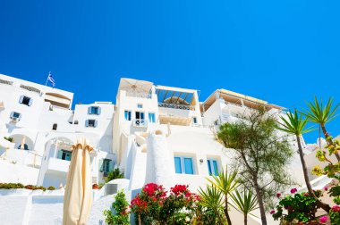 Yunanistan 'ın Santorini adasında beyaz mimari.