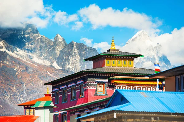 Monasterio de Tengboche en las montañas del Himalaya. Valle de Khumbu, Everes — Foto de Stock