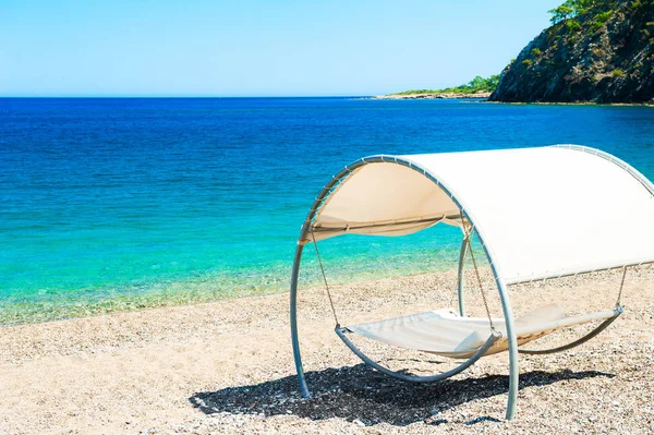 Chaise lounge on the beach in Kemer, Turkey. — Stock Photo, Image