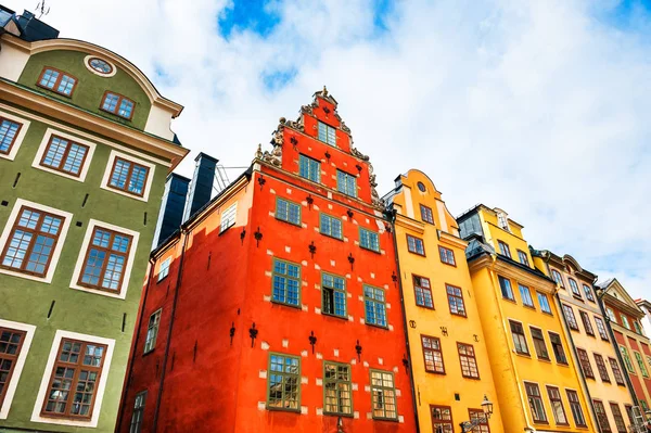 Stortorget plads med gamle farverige bygninger i Old Town of Sto - Stock-foto