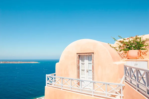 Traditionell grekisk arkitektur på ön Santorini, Grekland — Stockfoto