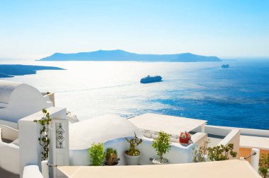 Yunanistan 'ın Santorini adasında beyaz mimari. 