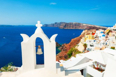 Yunanistan 'ın Santorini adasında beyaz mimari. 