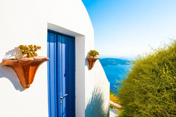 Arquitectura griega tradicional en la isla de Santorini, Grecia . — Foto de Stock