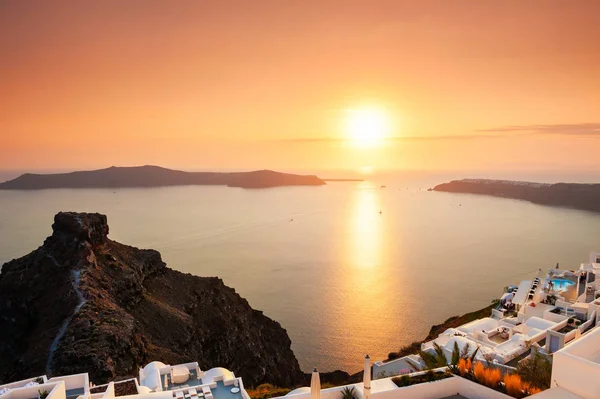 Gyönyörű naplemente Santorini szigeten, Görögországban. — Stock Fotó