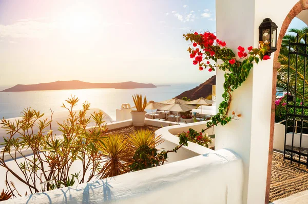 Hermoso atardecer en la isla Santorini, Grecia. — Foto de Stock