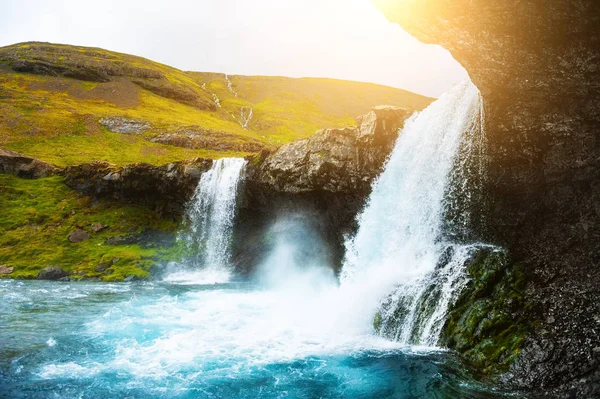Schöner Wasserfall im östlichen Island — Stockfoto