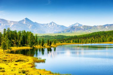 Altai Dağları 'nda kidelu Gölü, Sibirya, Rusya. 