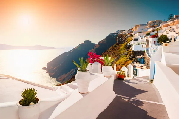 Hermosa puesta de sol en la isla de Santorini, Grecia . —  Fotos de Stock