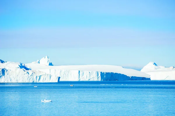 Grote ijsbergen in de Ilulissat opgenomen, Groenland — Stockfoto