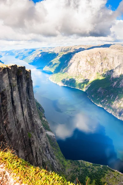 Lysefjord e Kjerag montagna in Norvegia . — Foto Stock