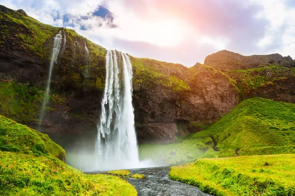 Seljalandsfoss καταρράκτης στην Ισλανδία. — Φωτογραφία Αρχείου