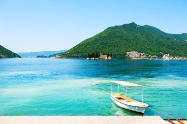 Kotor bay Perast kasabasında Güzel sahil, Karadağ.