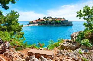 Karadağ'da Sveti Stefan adasının güzel görünümü.