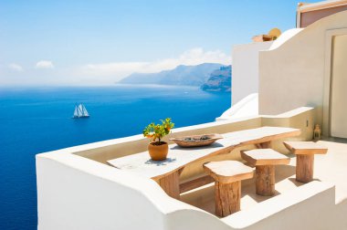 Yunanistan 'ın Santorini adasında beyaz mimari. 