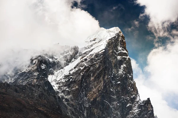 Toppen av berget Taboche i Himalaya, Nepal — Stockfoto